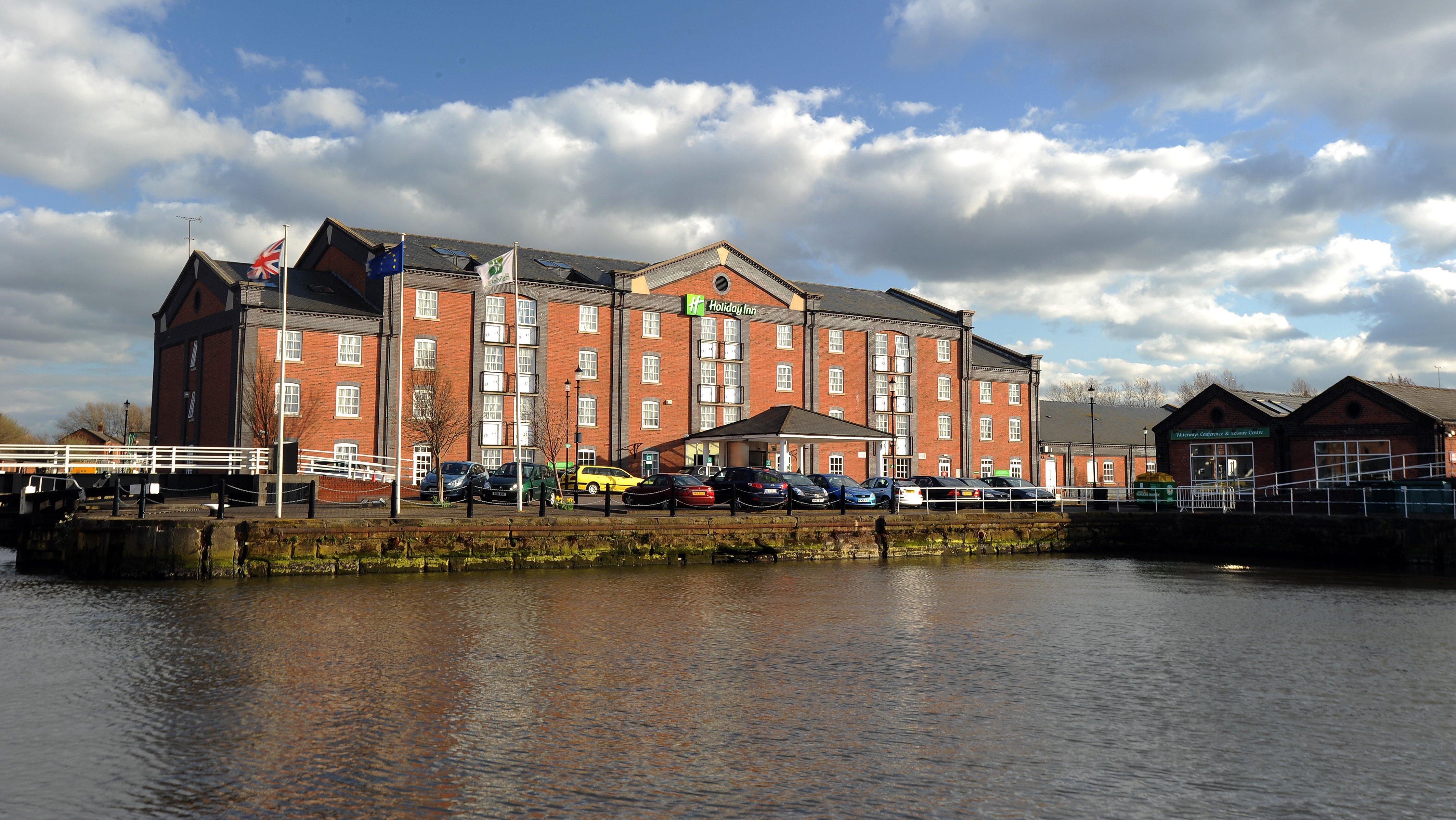 Holiday Inn Ellesmere Port/Cheshire Oaks By Ihg Екстериор снимка